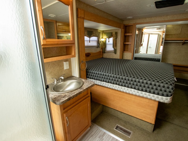 2005 CrossRoads Paradise Point 30RL, $ 5,495