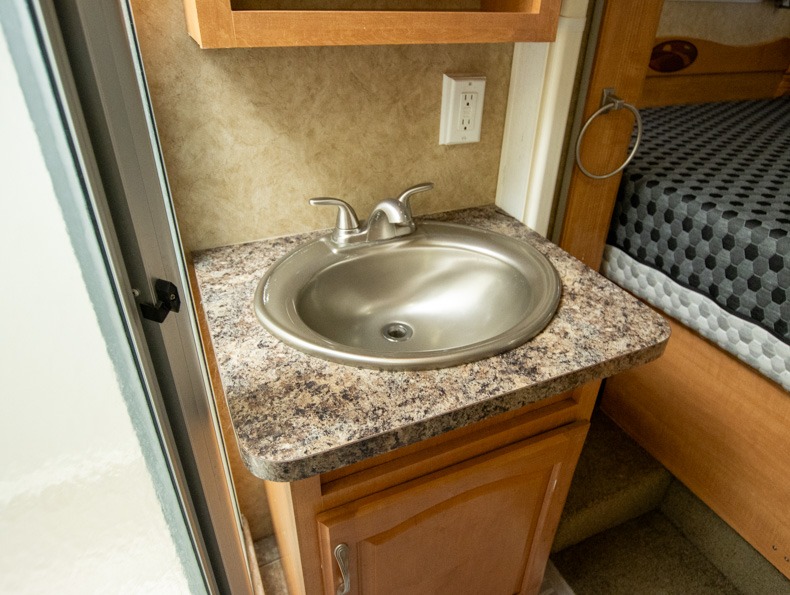 2005 CrossRoads Paradise Point 30RL, $ 5,495