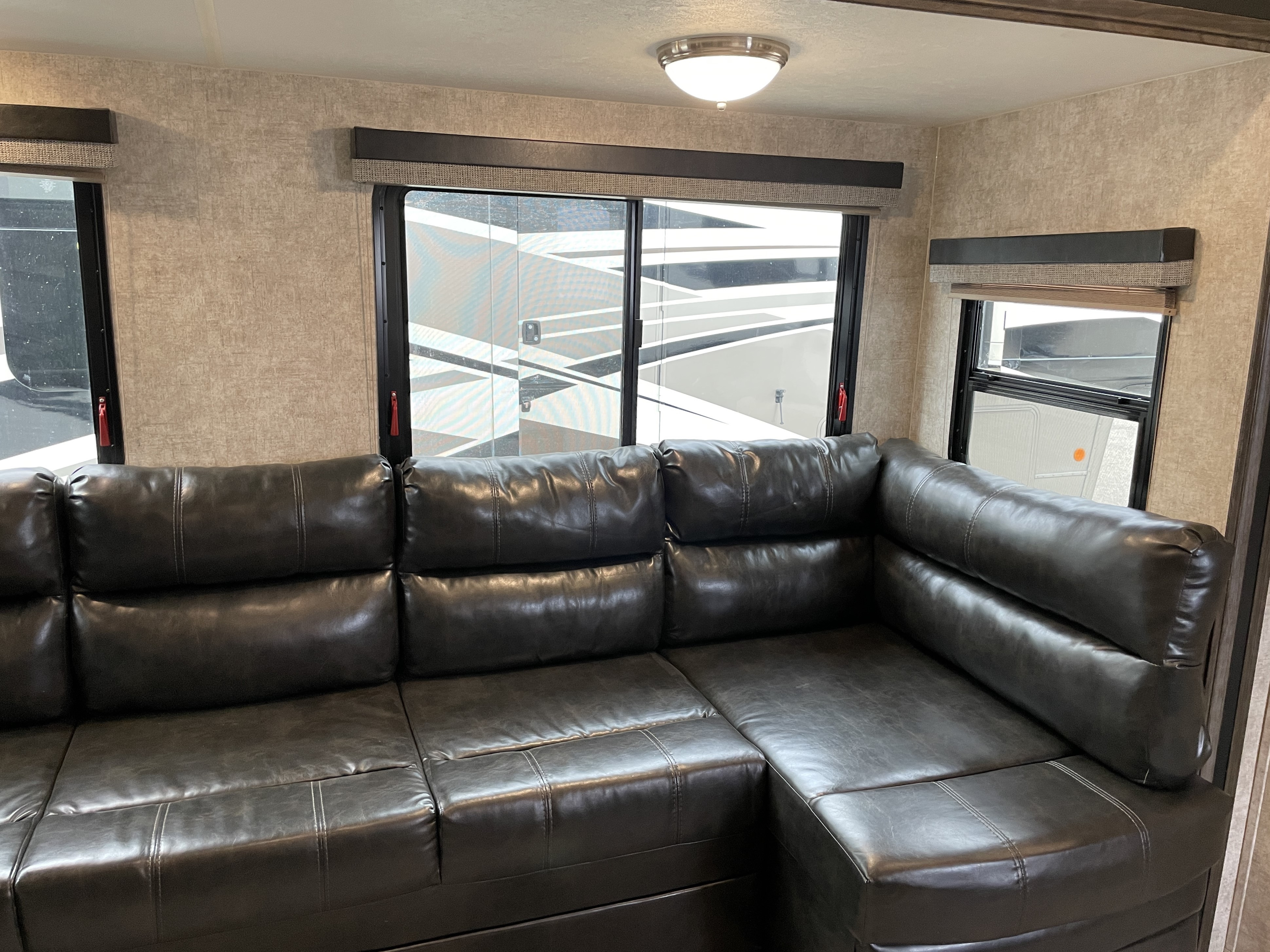 2018 Open Range Open Range Ultra Lite UT2950BH, $ 21,490
