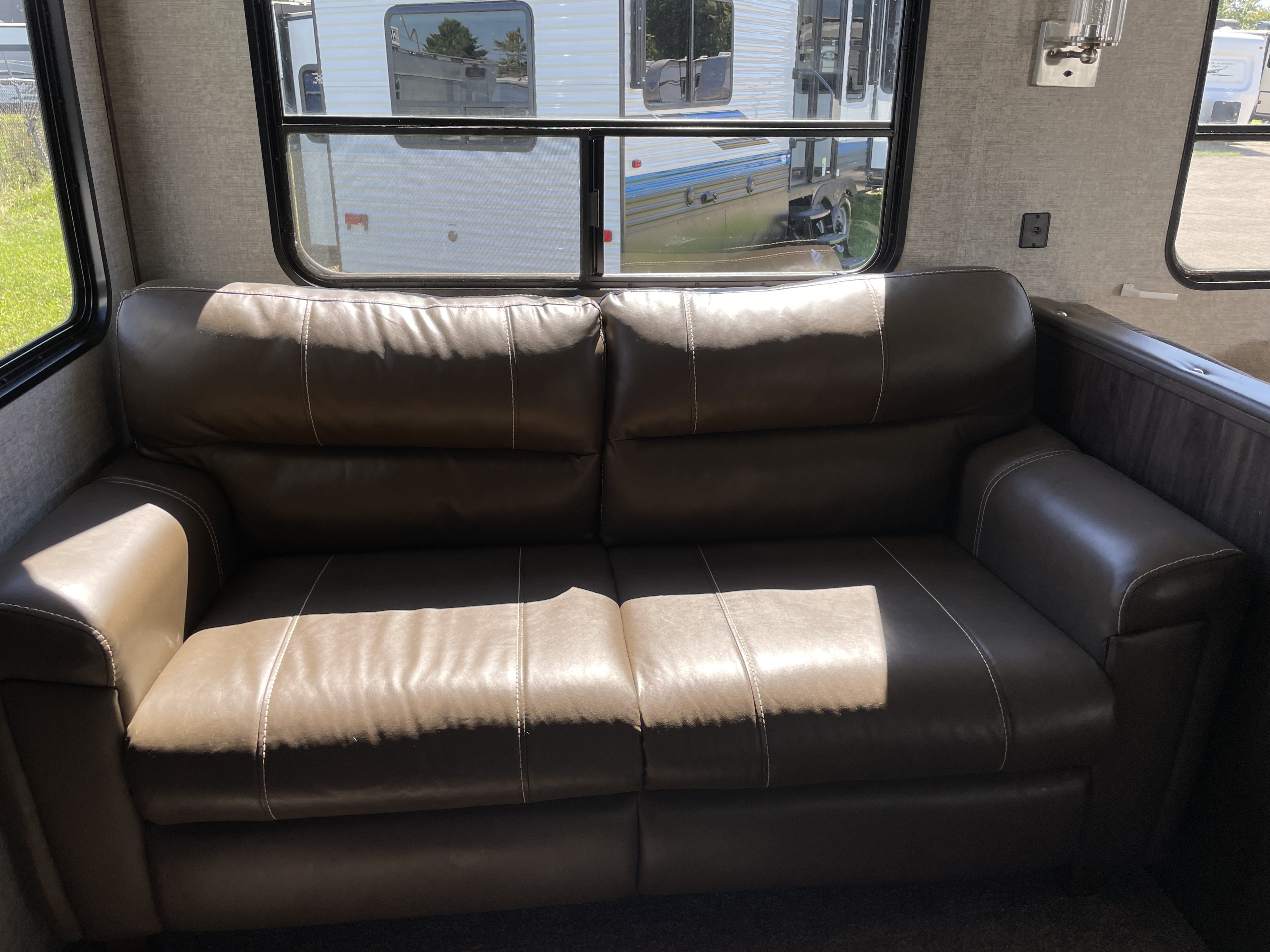2018 Forest River Cherokee Arctic Wolf 265DBH8, $ 17,990