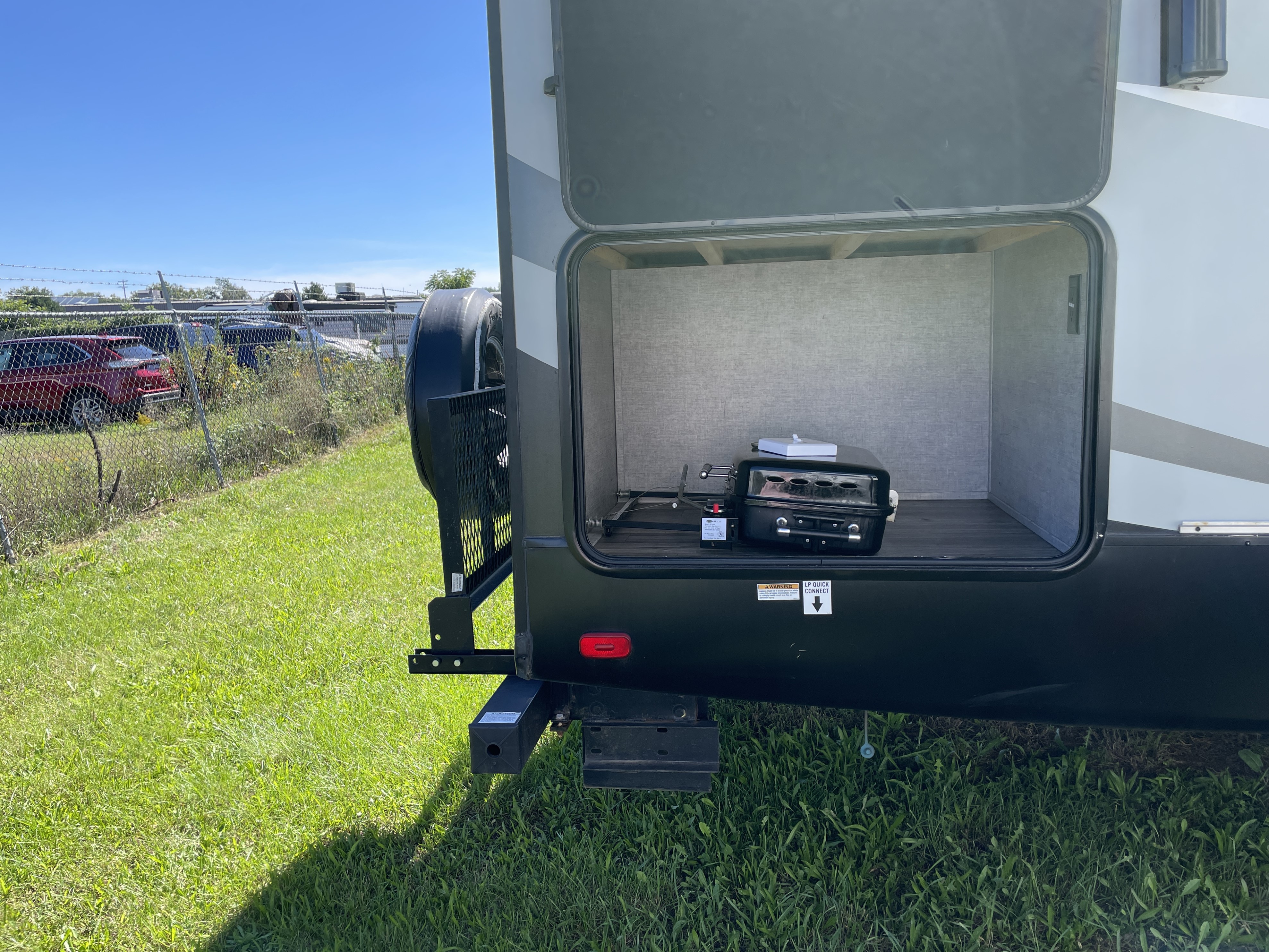 2018 Forest River Cherokee Arctic Wolf 265DBH8, $ 17,990