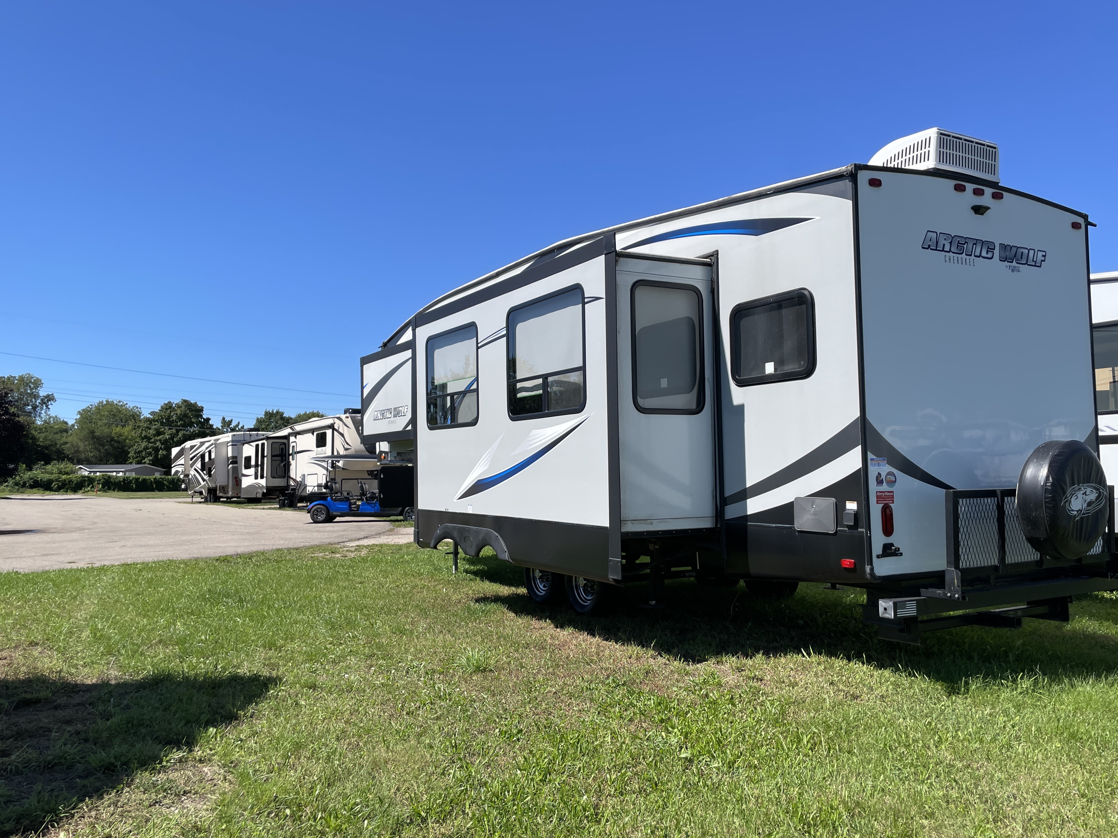 2018 Forest River Cherokee Arctic Wolf 265DBH8, $ 17,990