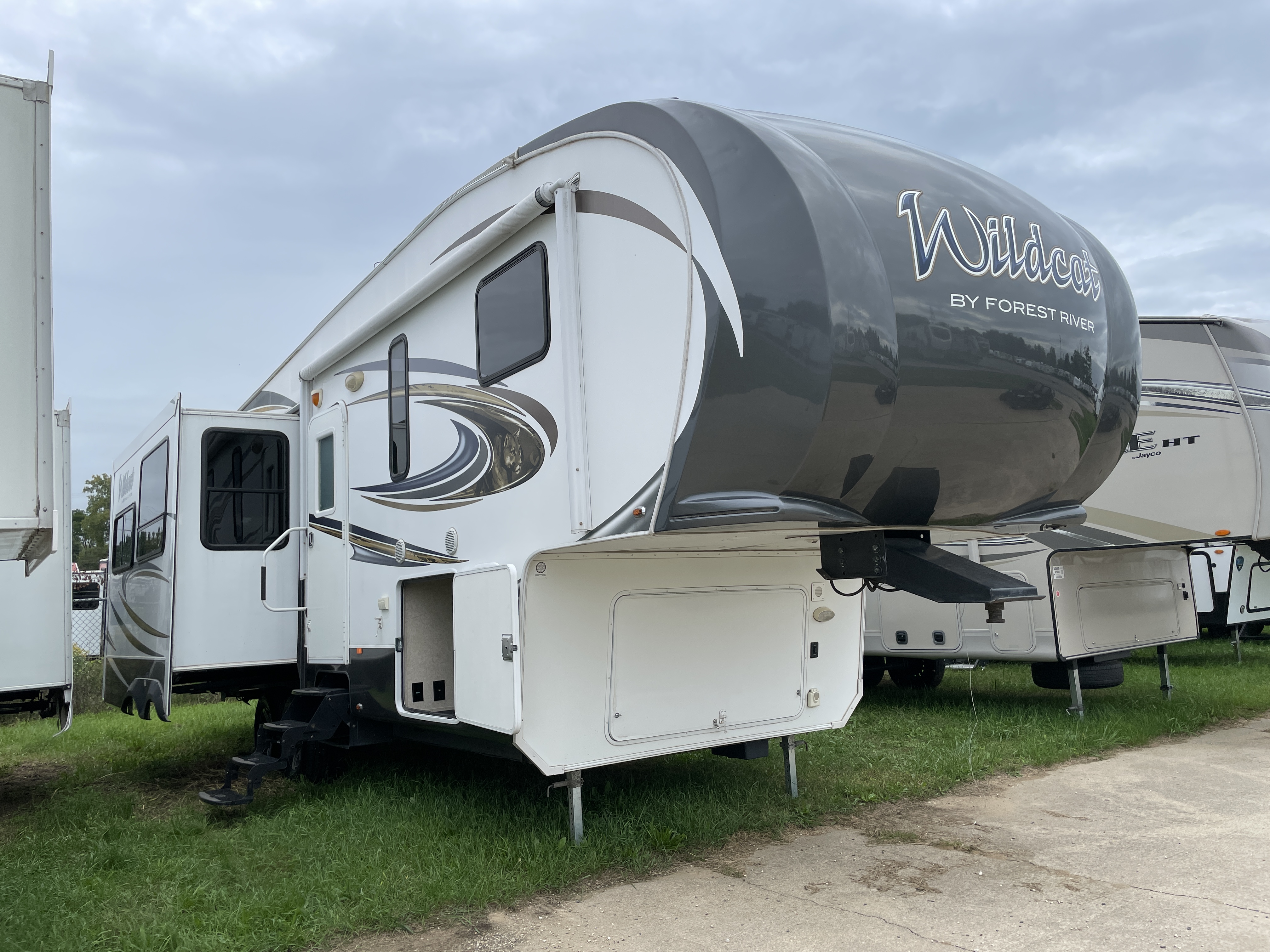 2015 Forest River Wildcat 295RSX, $ 17,990
