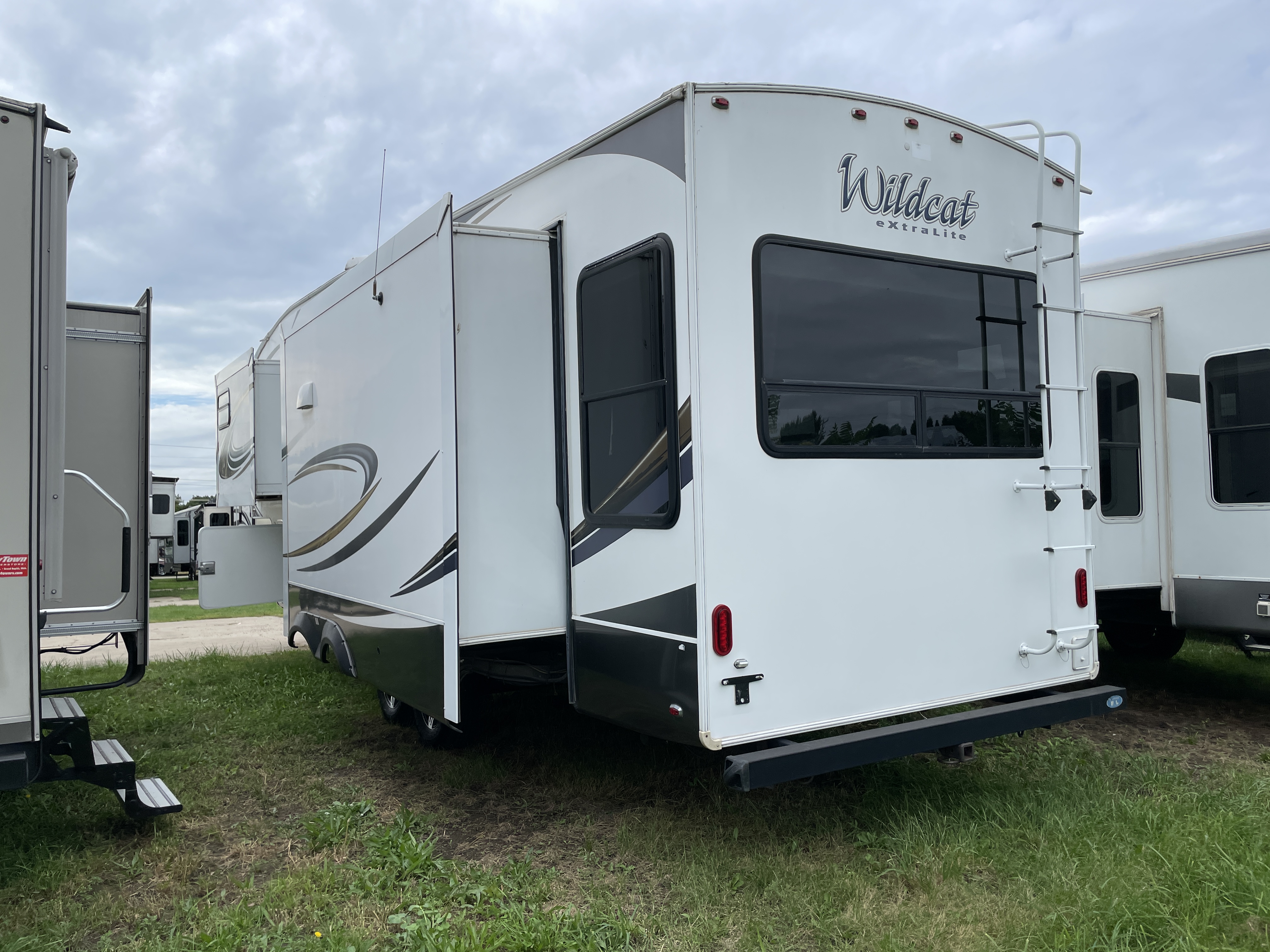 2015 Forest River Wildcat 295RSX, $ 17,990