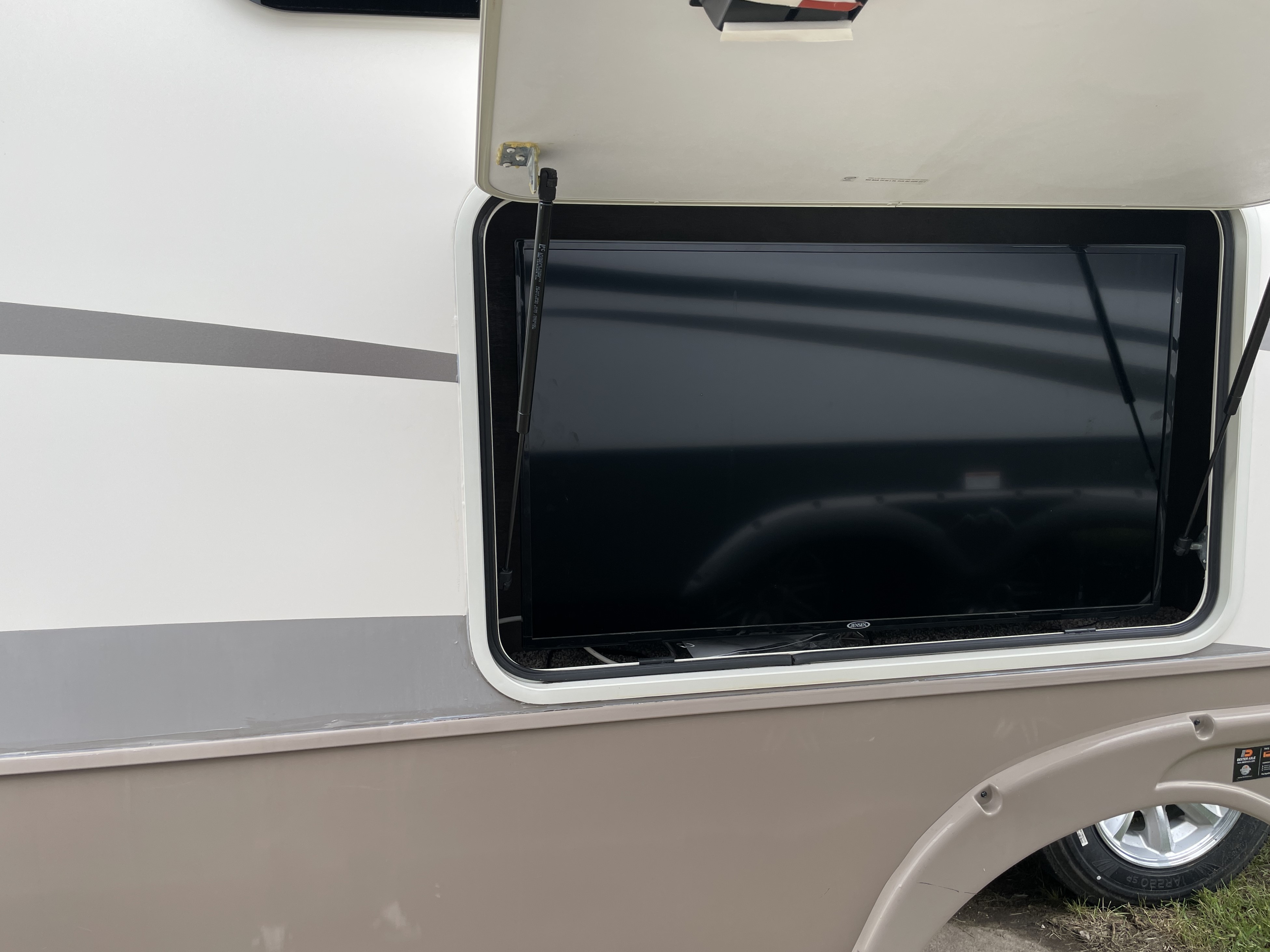 2018 Forest River Cedar Creek Champagne Edition 38, $ 41,490