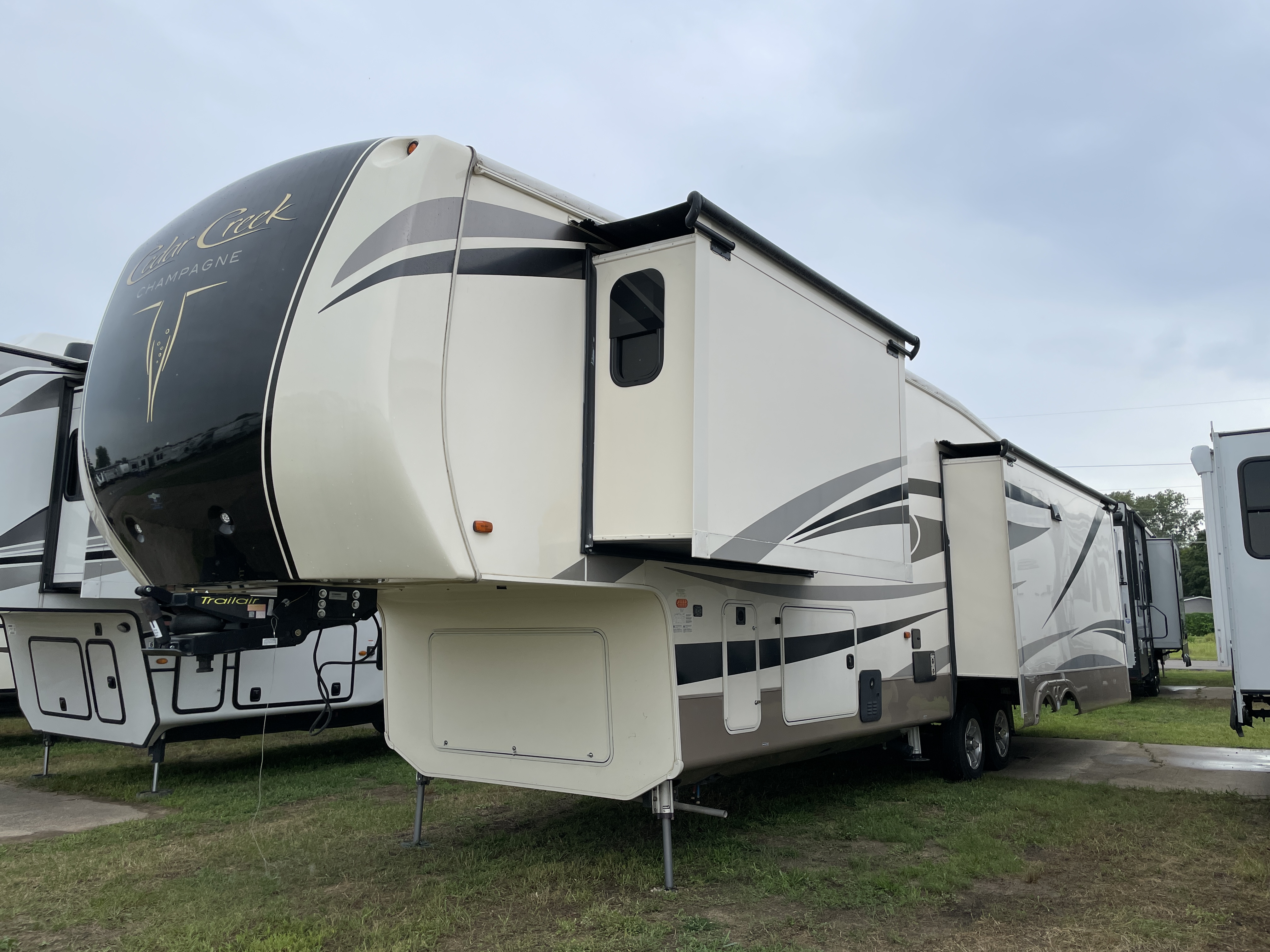 2018 Forest River Cedar Creek Champagne Edition 38, $ 41,490