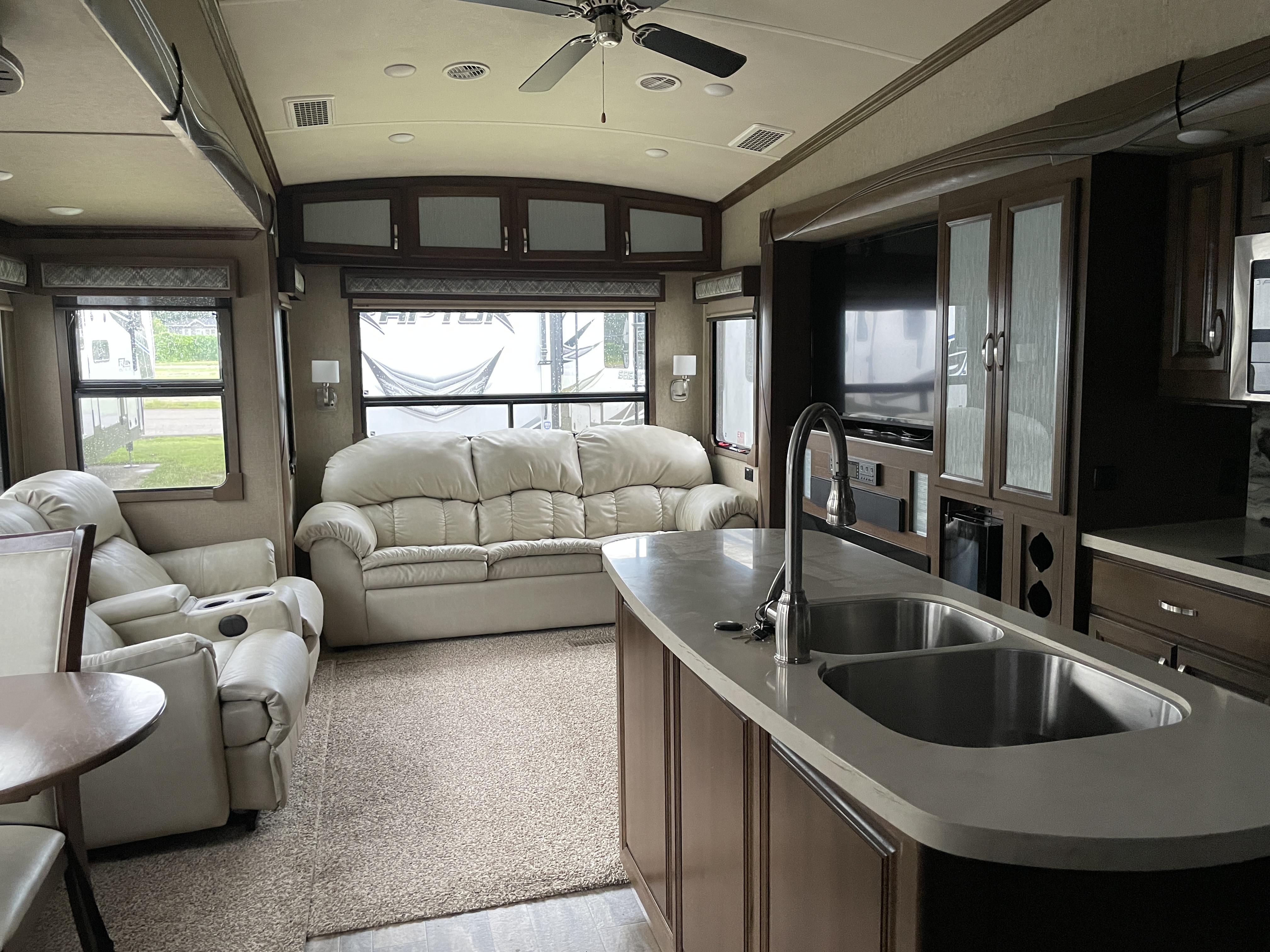 2018 Forest River Cedar Creek Champagne Edition 38, $ 41,490