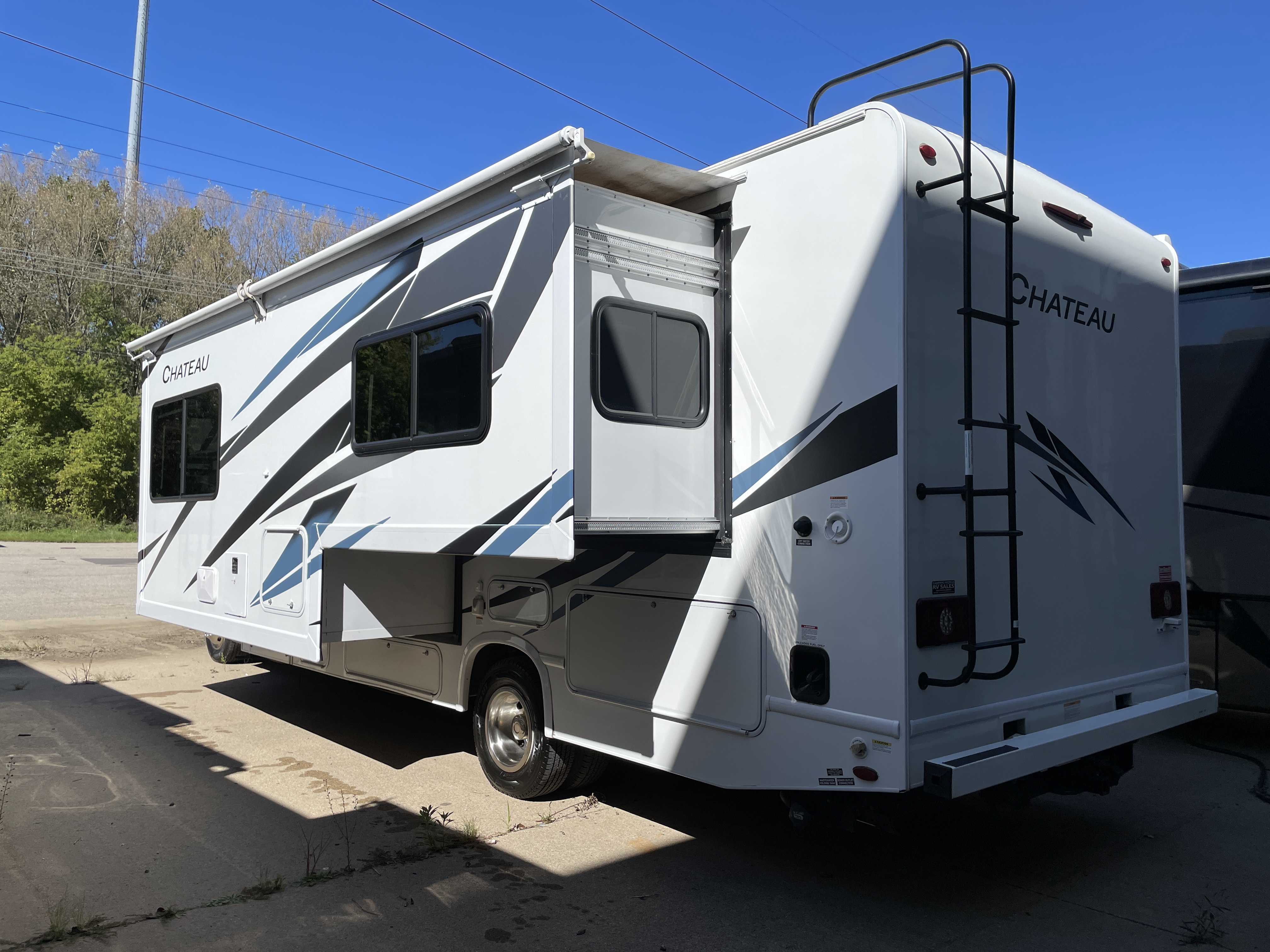 2024 Thor Motor Coach Chateau 27R, $ 87,490