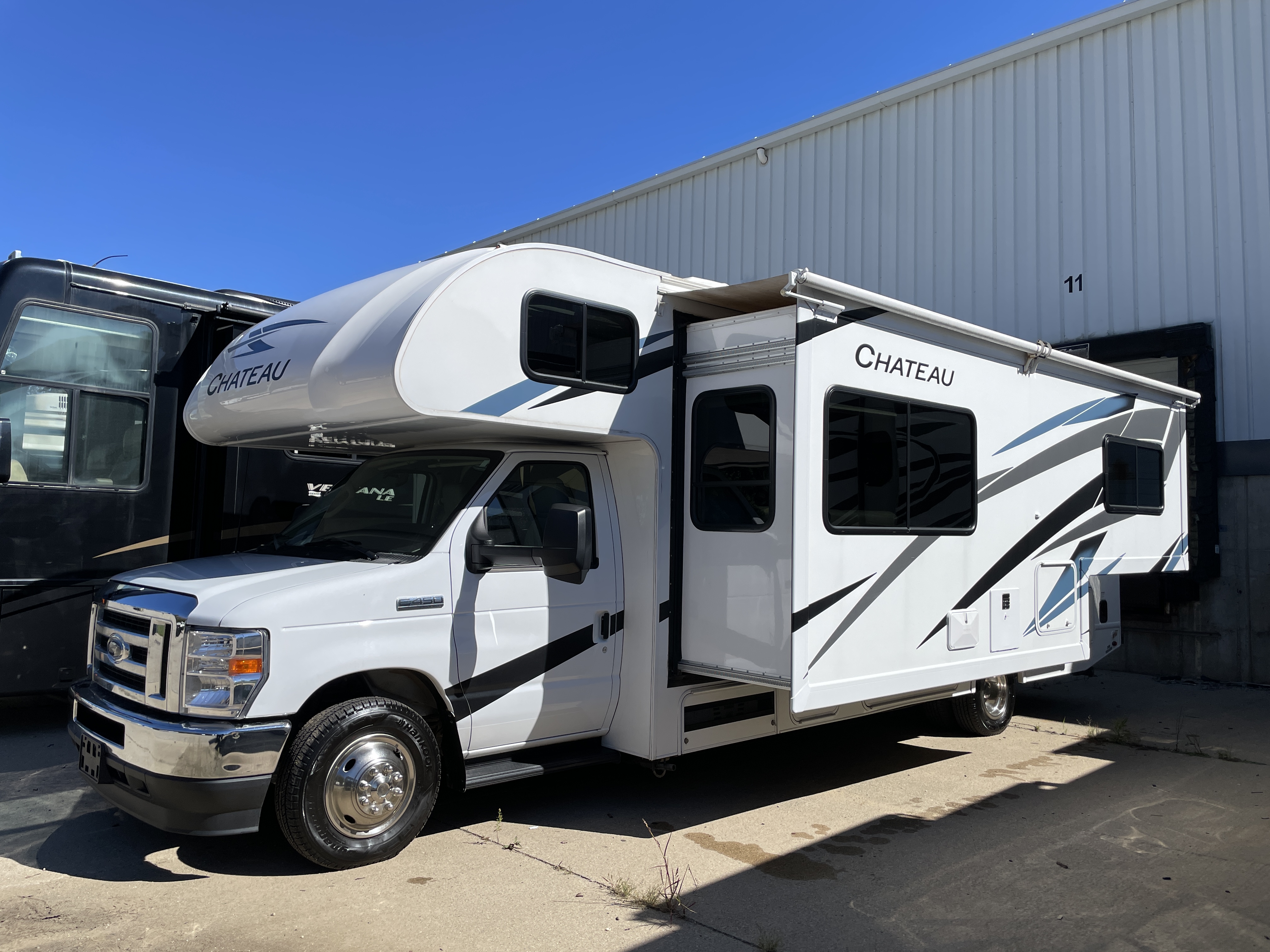 2024 Thor Motor Coach Chateau 27R, $ 87,490