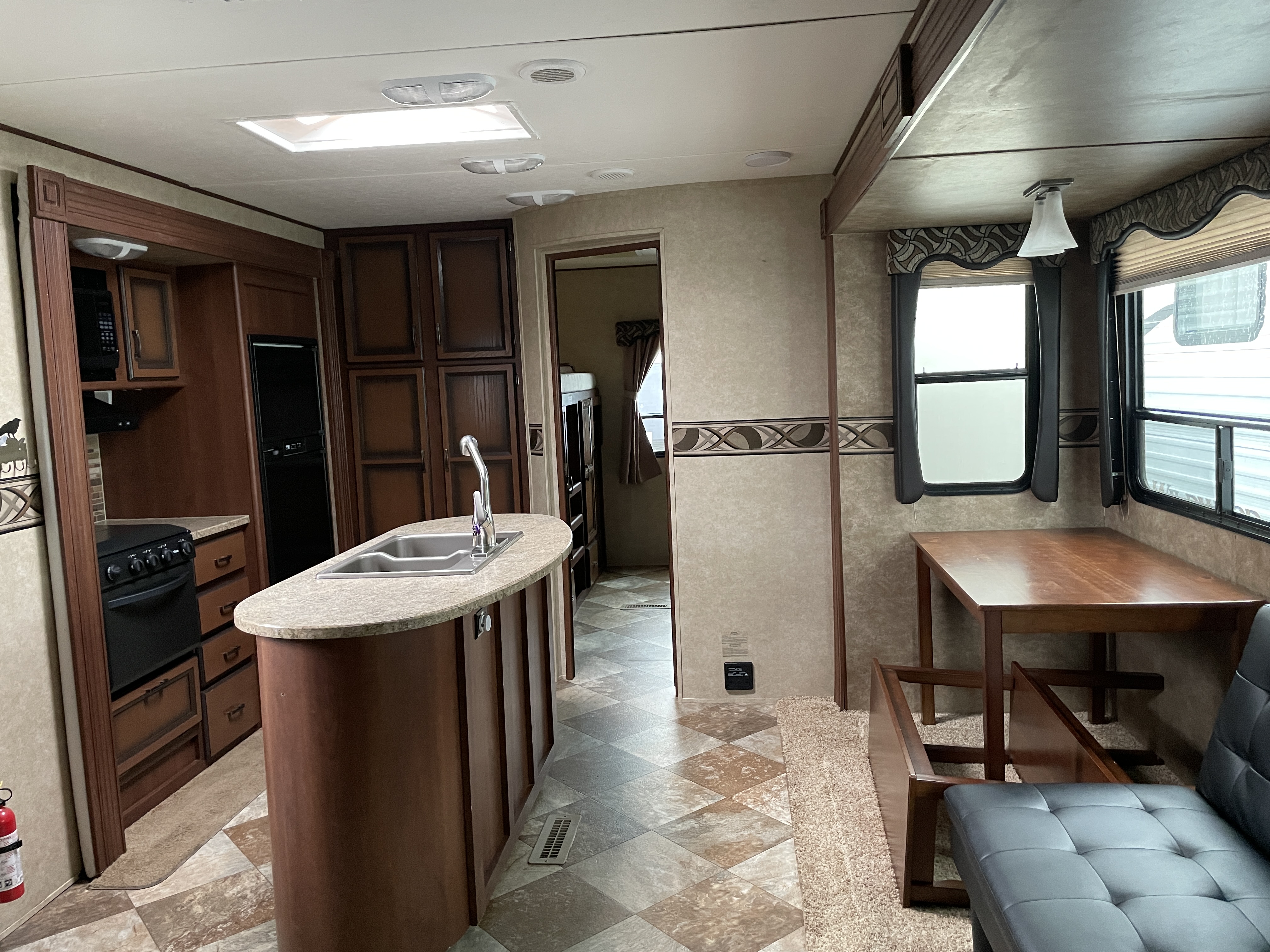 2014 CrossRoads Zinger ZT33BH, $ 13,990