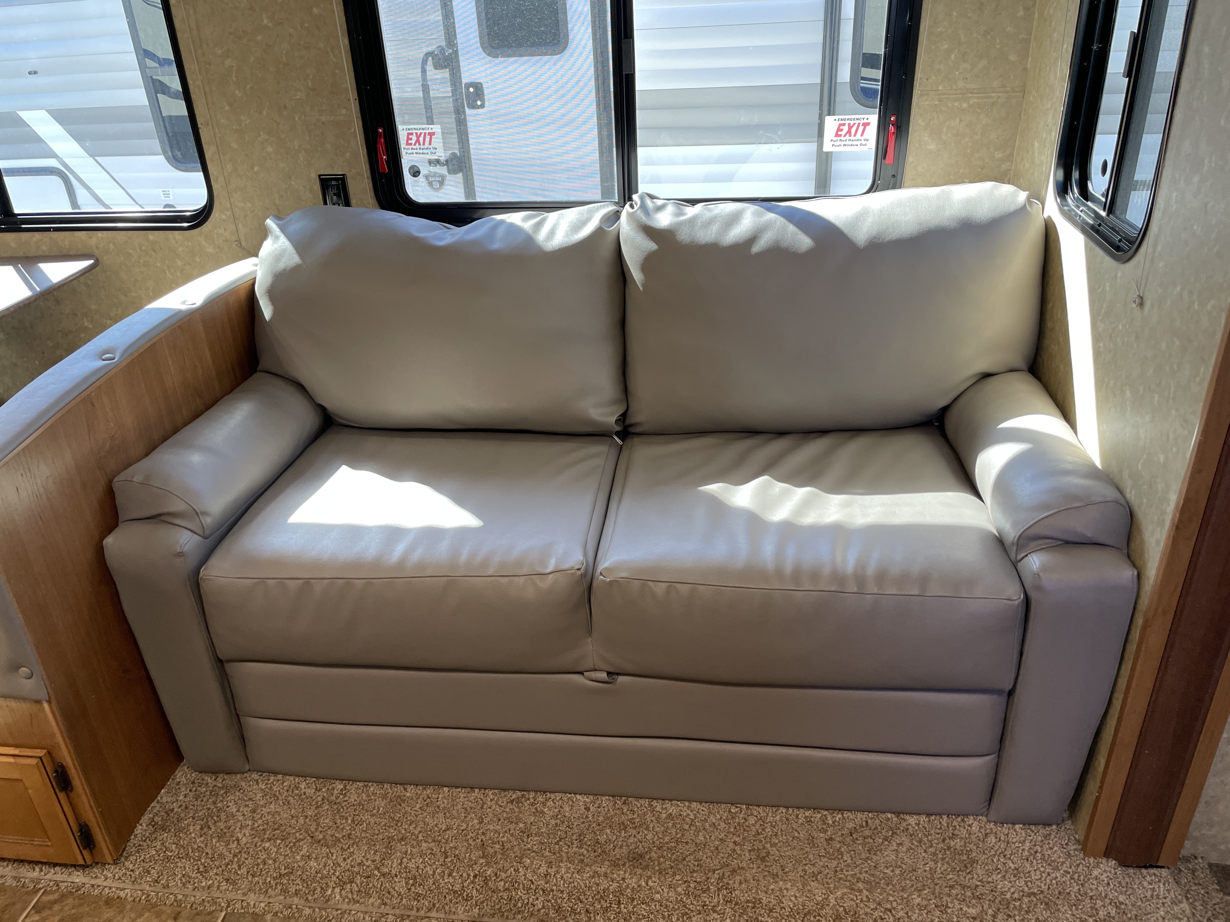 2013 CrossRoads Sunset Trail Super Lite ST300BH, $ 8,495