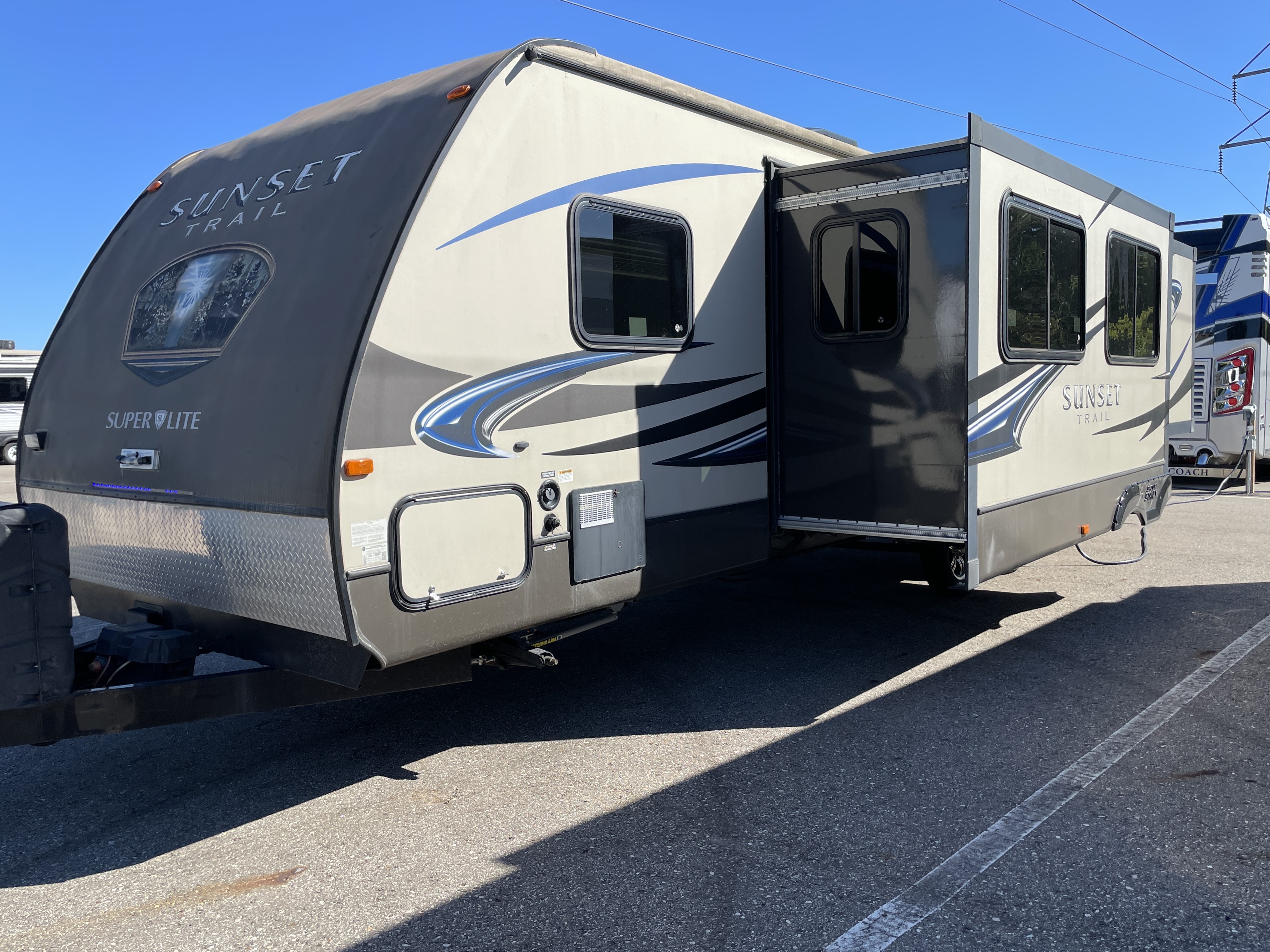2013 CrossRoads Sunset Trail Super Lite ST300BH, $ 8,495
