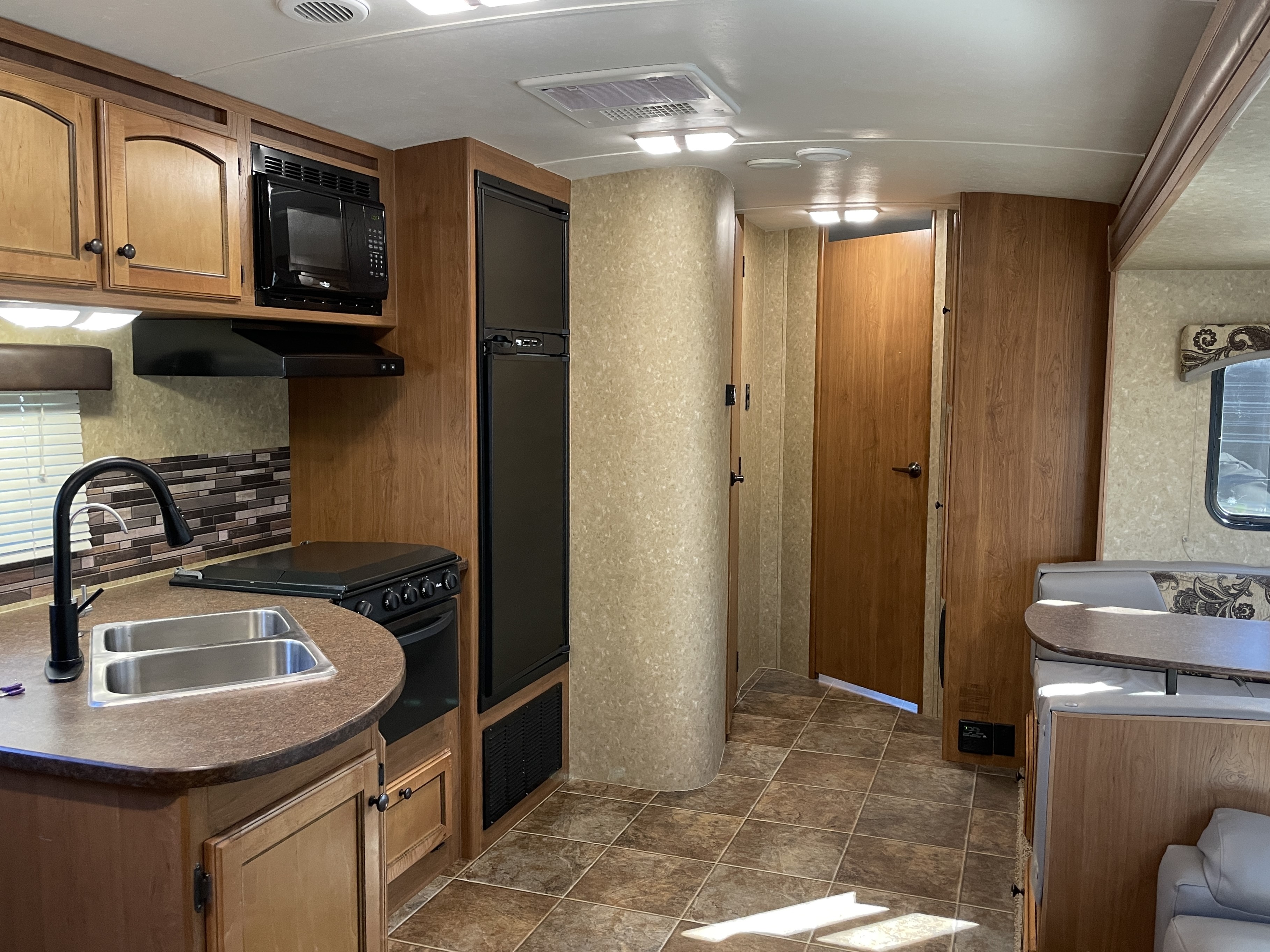 2013 CrossRoads Sunset Trail Super Lite ST300BH, $ 8,495