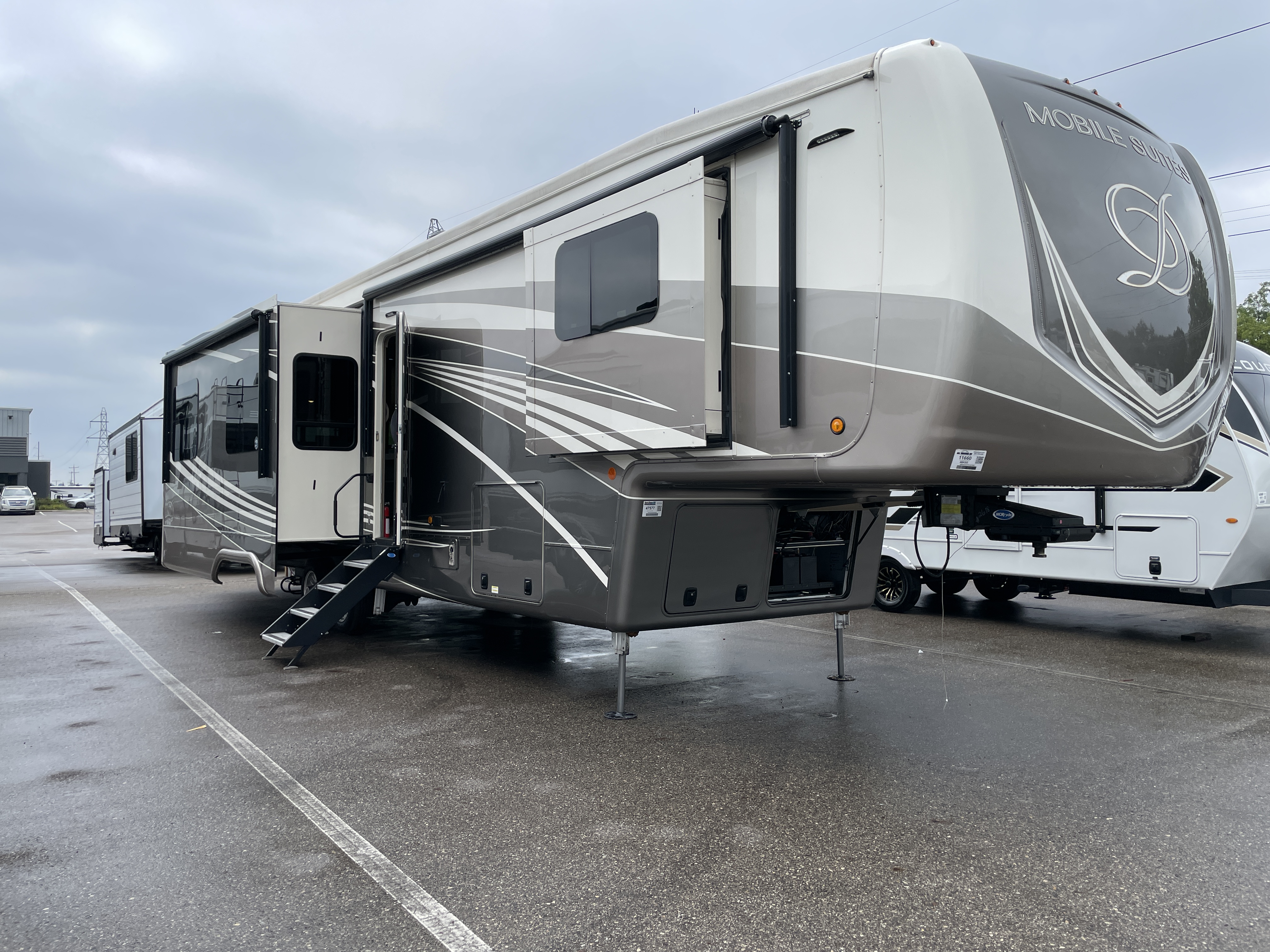 2022 DRV Mobile Suites 40KSSB4, $ 104,990