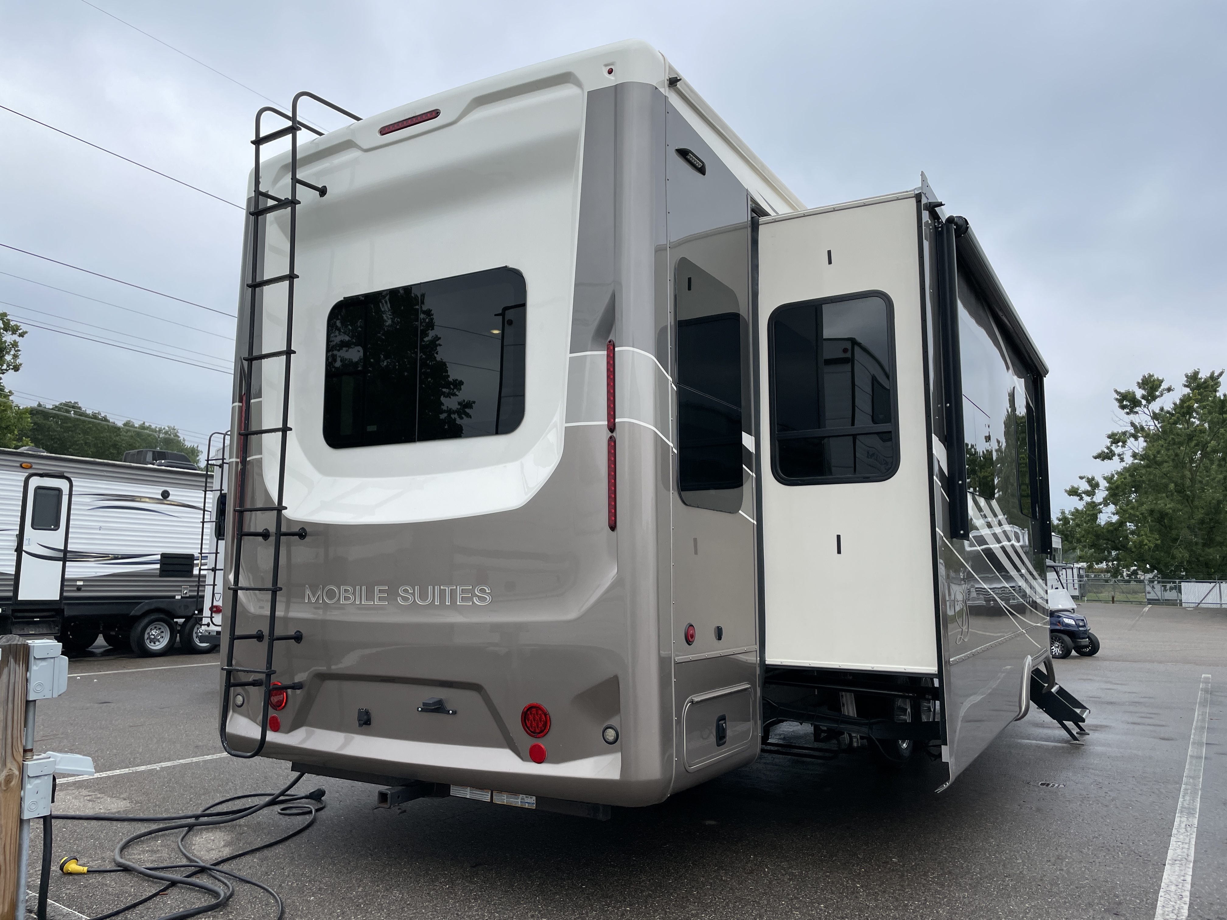 2022 DRV Mobile Suites 40KSSB4, $ 104,990