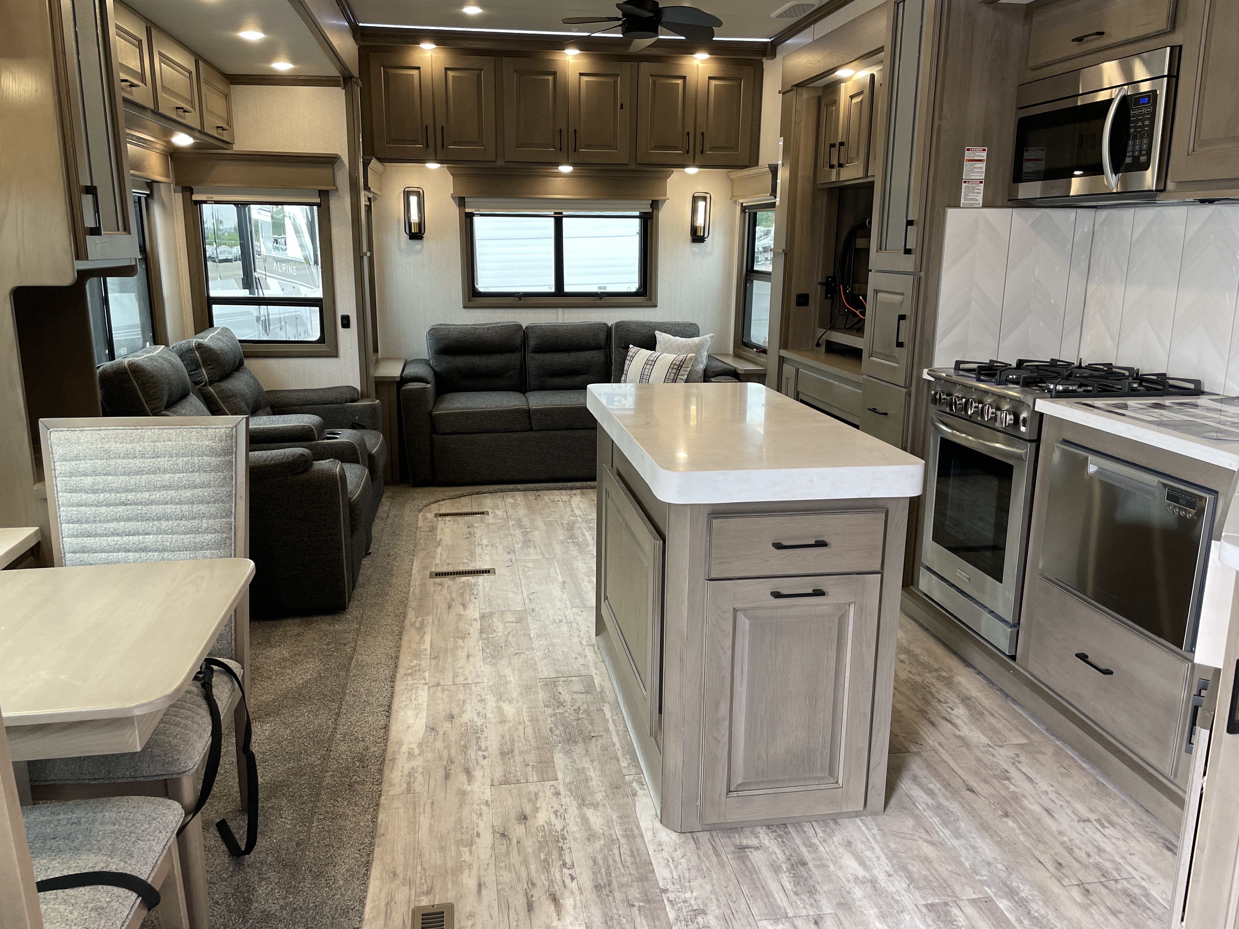 2022 DRV Mobile Suites 40KSSB4, $ 104,990
