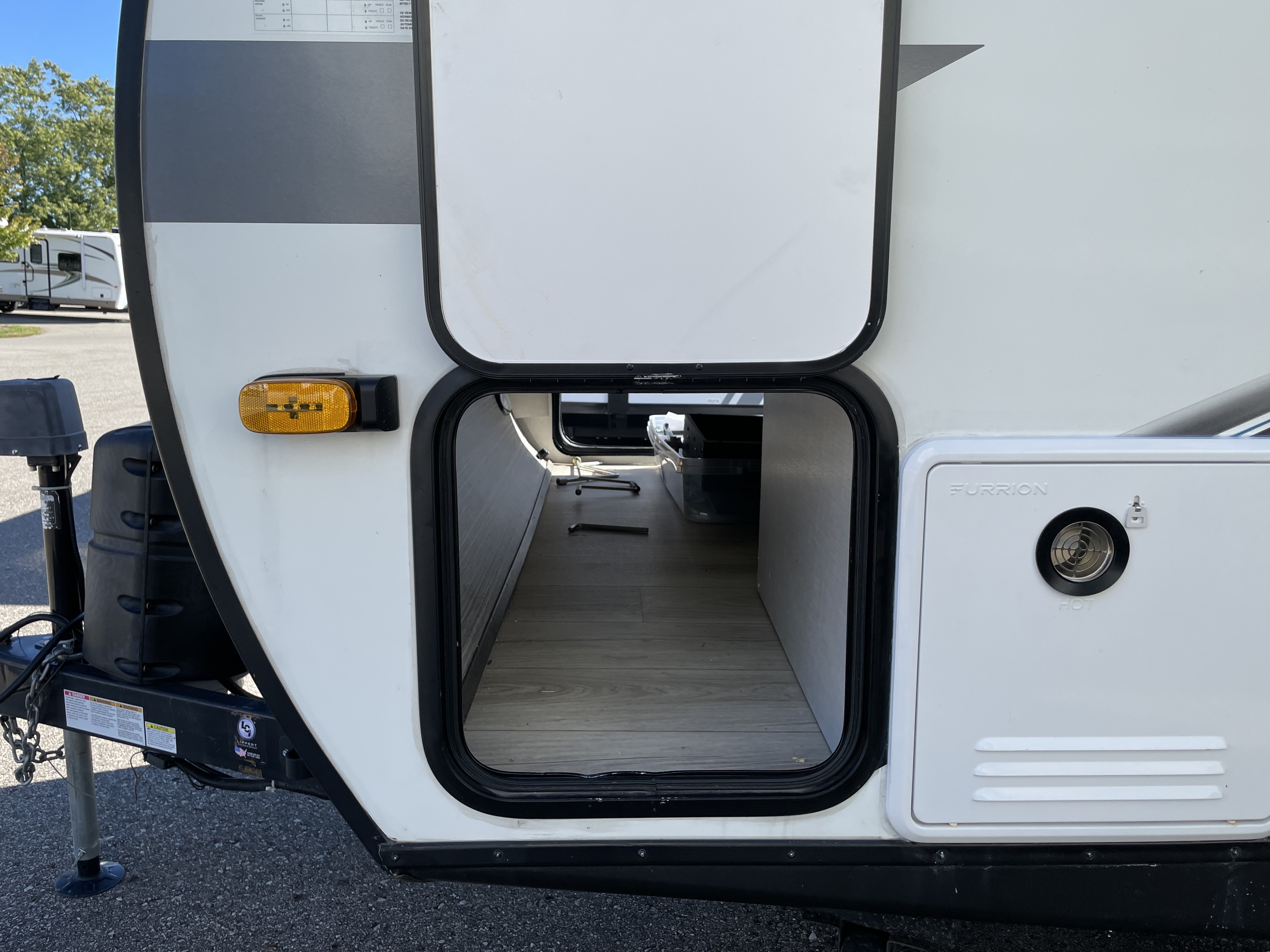2022 Forest River Surveyor Legend 19RBLE, $ 18,990