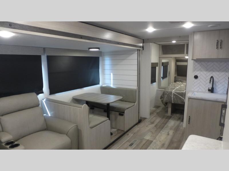 2025 CrossRoads Sunset Trail Super Lite SS26RBS, $ 49,789