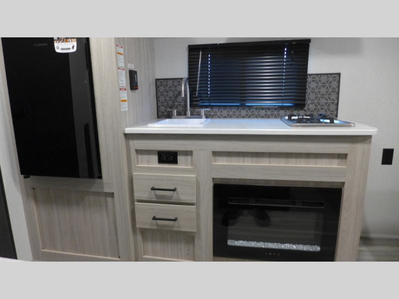 2025 Cruiser RV Avenir XLT 17RB, $ 11,999
