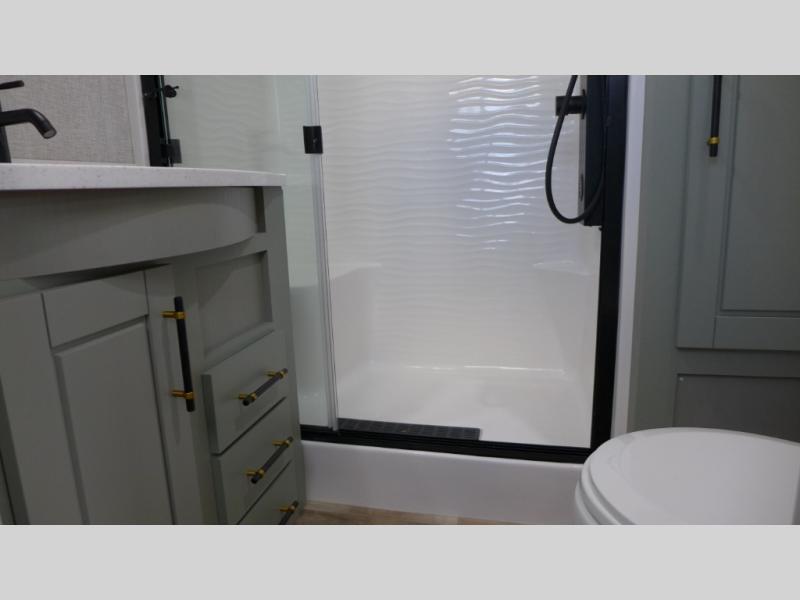 2025 Redwood Regency 3881FKL, $ 0