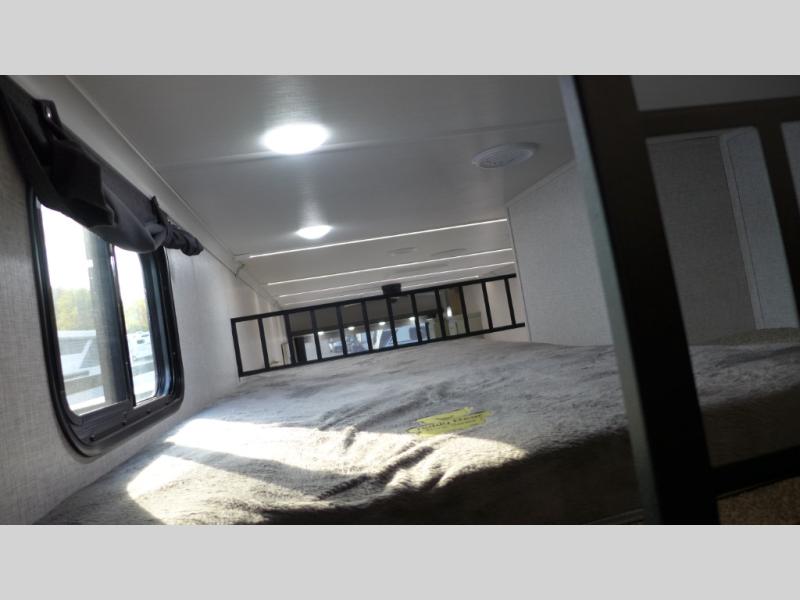 2025 Redwood Regency 3881FKL, $ 0
