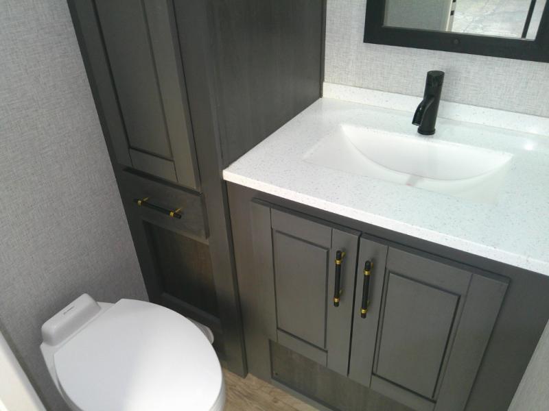 2025 Redwood Regency 3721FDB, $ 0