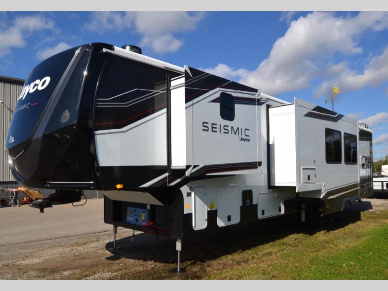 2026 Jayco Seismic 413, $ 142,486