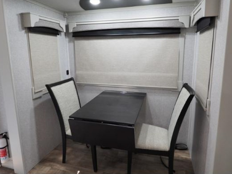 2025 Redwood Regency 3881FKL, $ 0