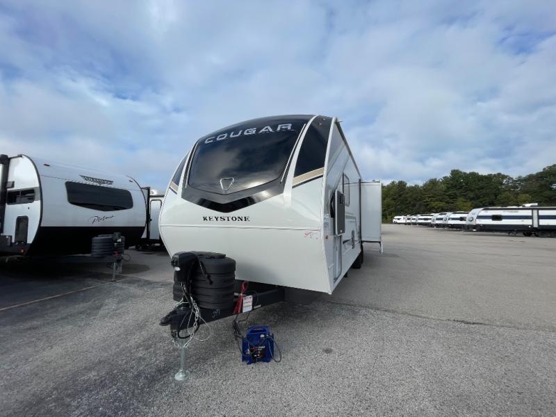 2026 Keystone Cougar Half-Ton (Travel Trailer) 29R, $ 62,717