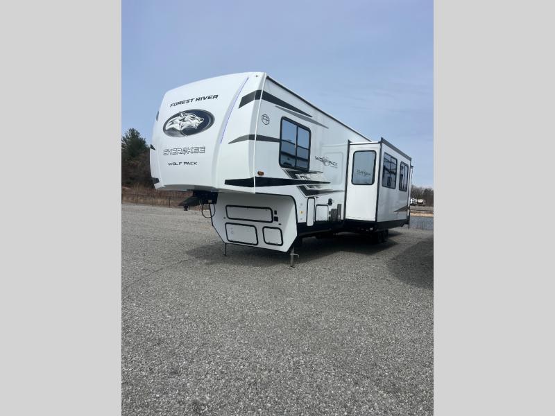 2026 Forest River Cherokee Wolf Pack Limited Fifth, $ 96,912