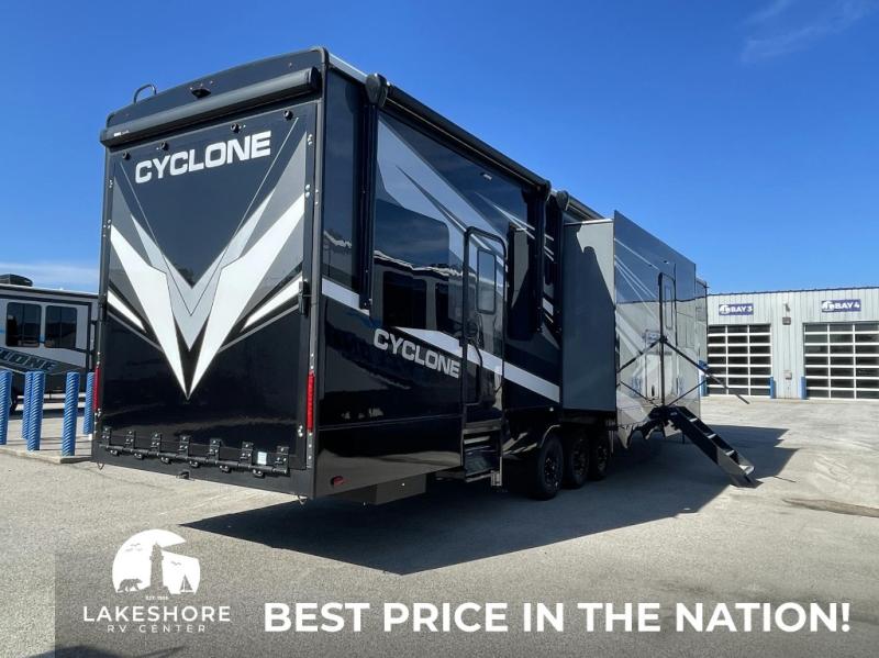 2025 Heartland Cyclone 4006, $ 0