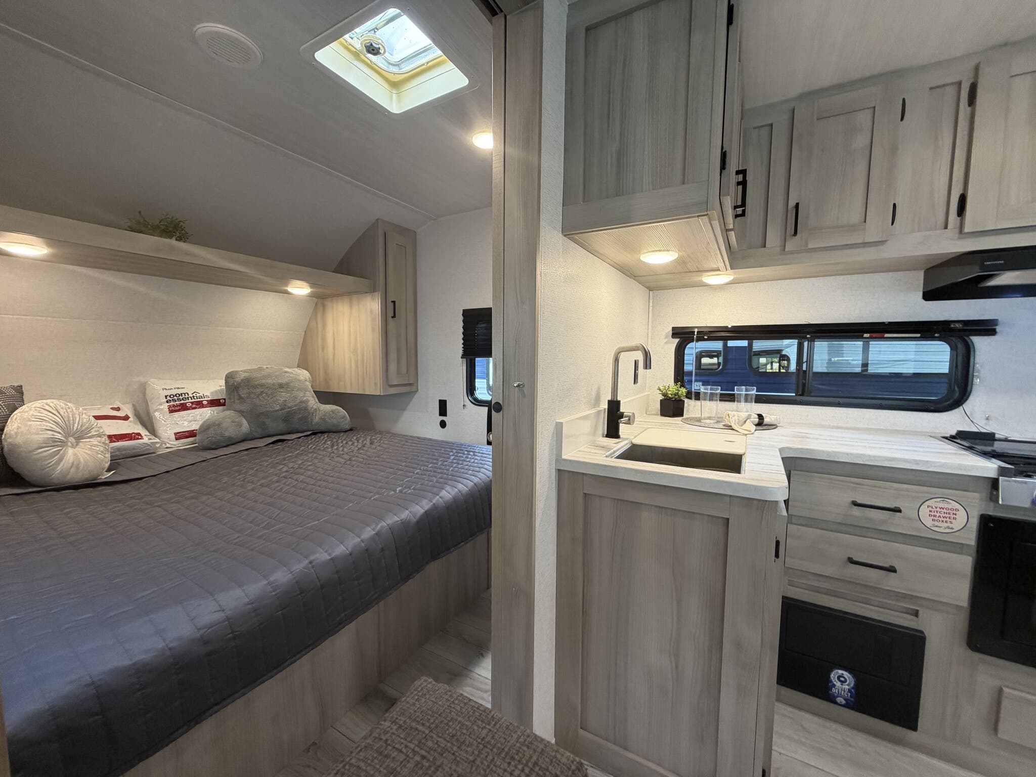 2025 East To West Silver Lake 2600RB, $ 24,995