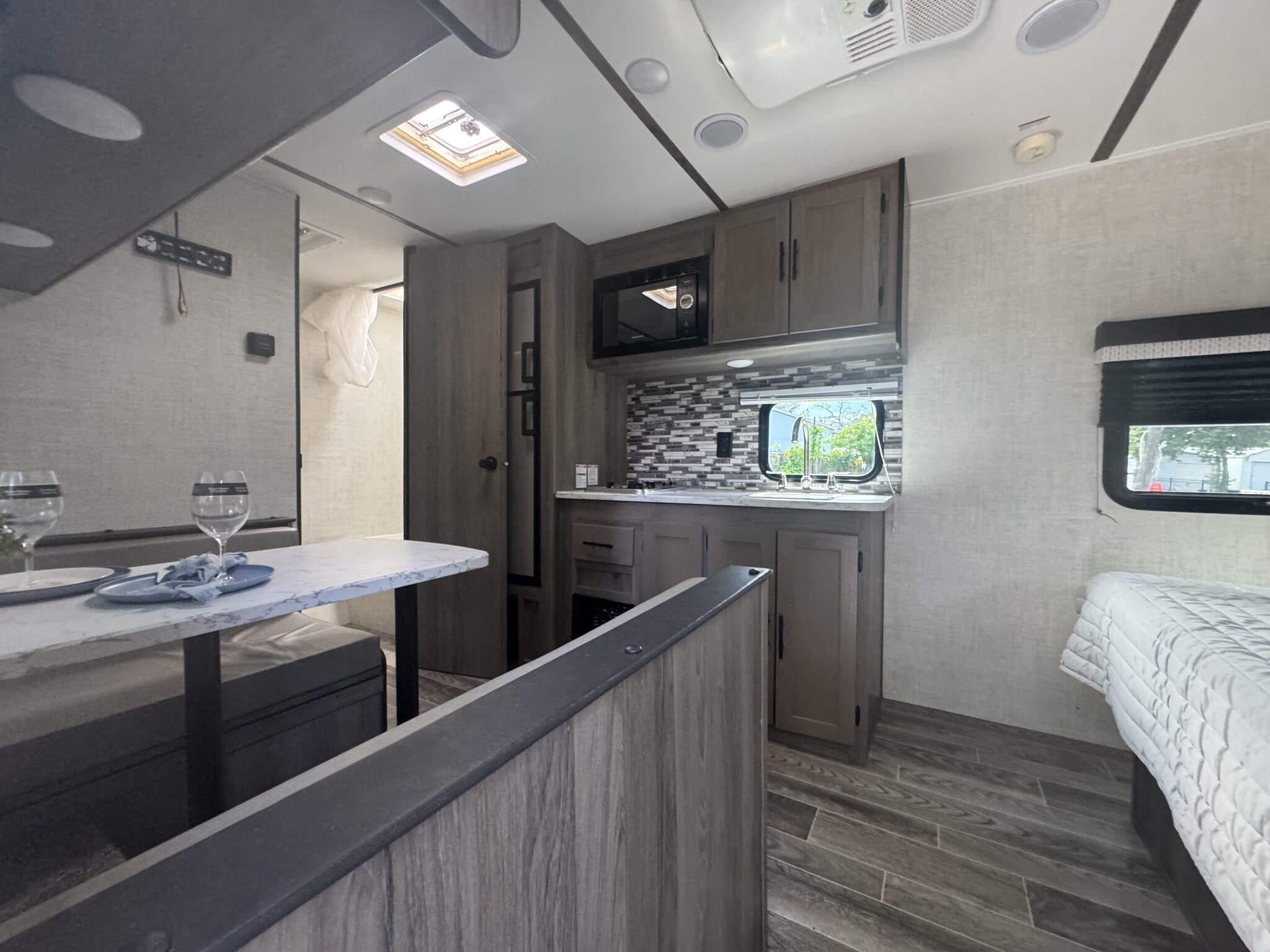2022 Gulf Stream Ameri-Lite Super Lite 189DD, $ 10,750