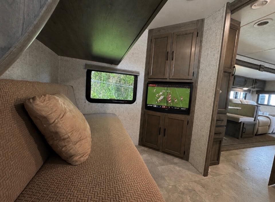 2020 Coachmen Apex Ultra Lite 289TBSS, $ 19,995