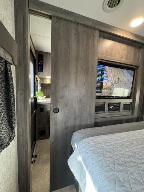 2020 Coachmen Apex Ultra Lite 289TBSS, $ 19,995