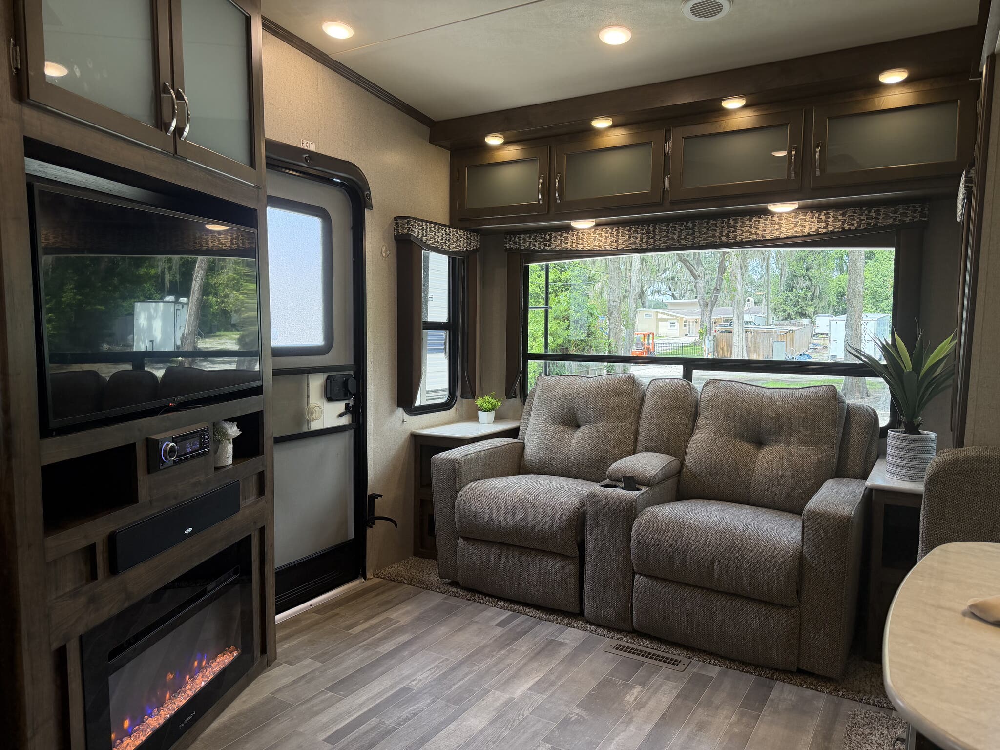 2018 Dutchmen Aerolite Astoria 2513RLF, $ 19,995
