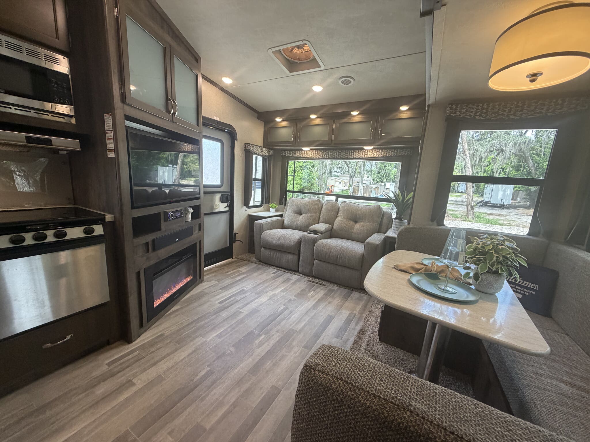 2018 Dutchmen Aerolite Astoria 2513RLF, $ 19,995