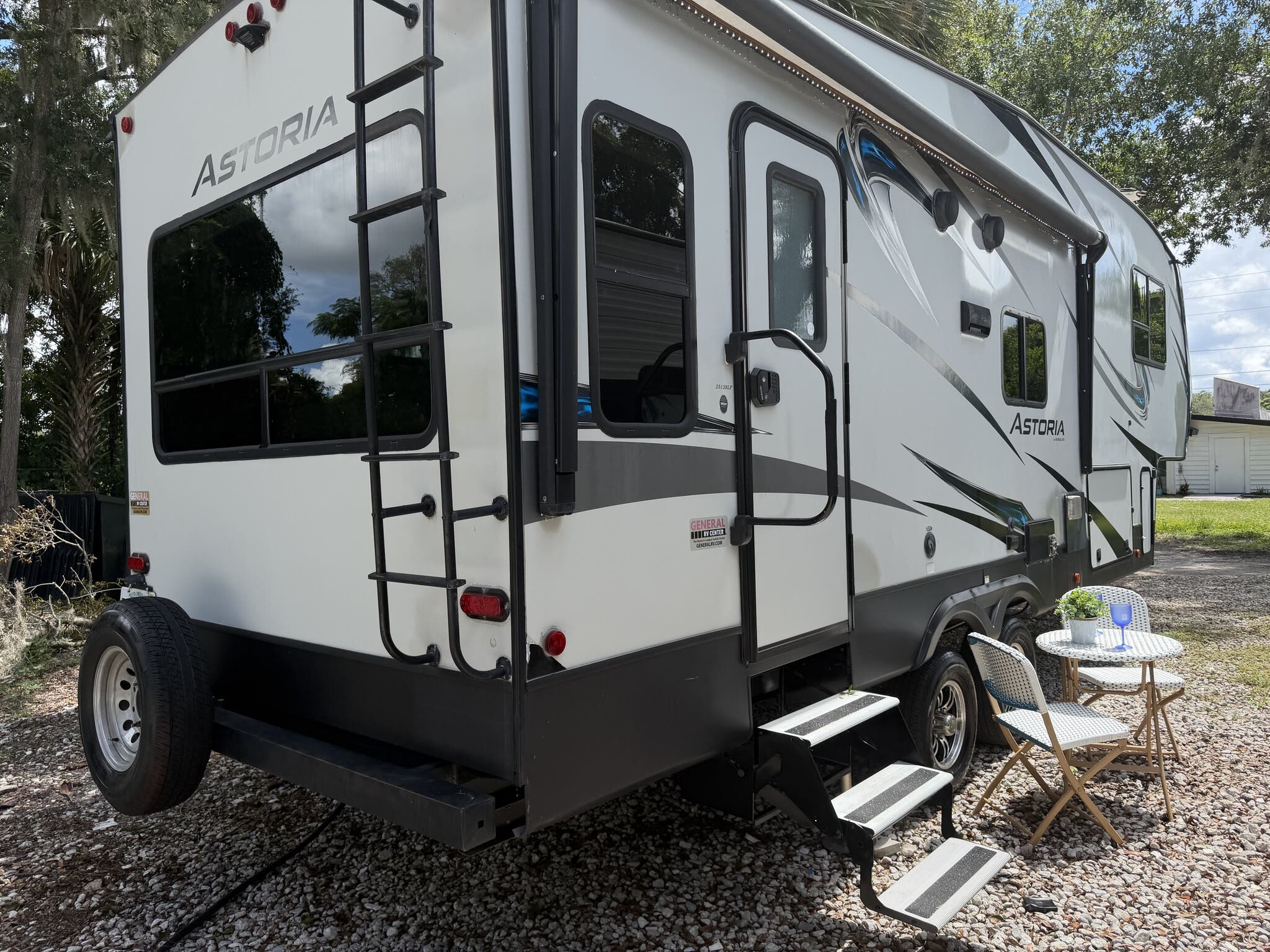 2018 Dutchmen Aerolite Astoria 2513RLF, $ 19,995