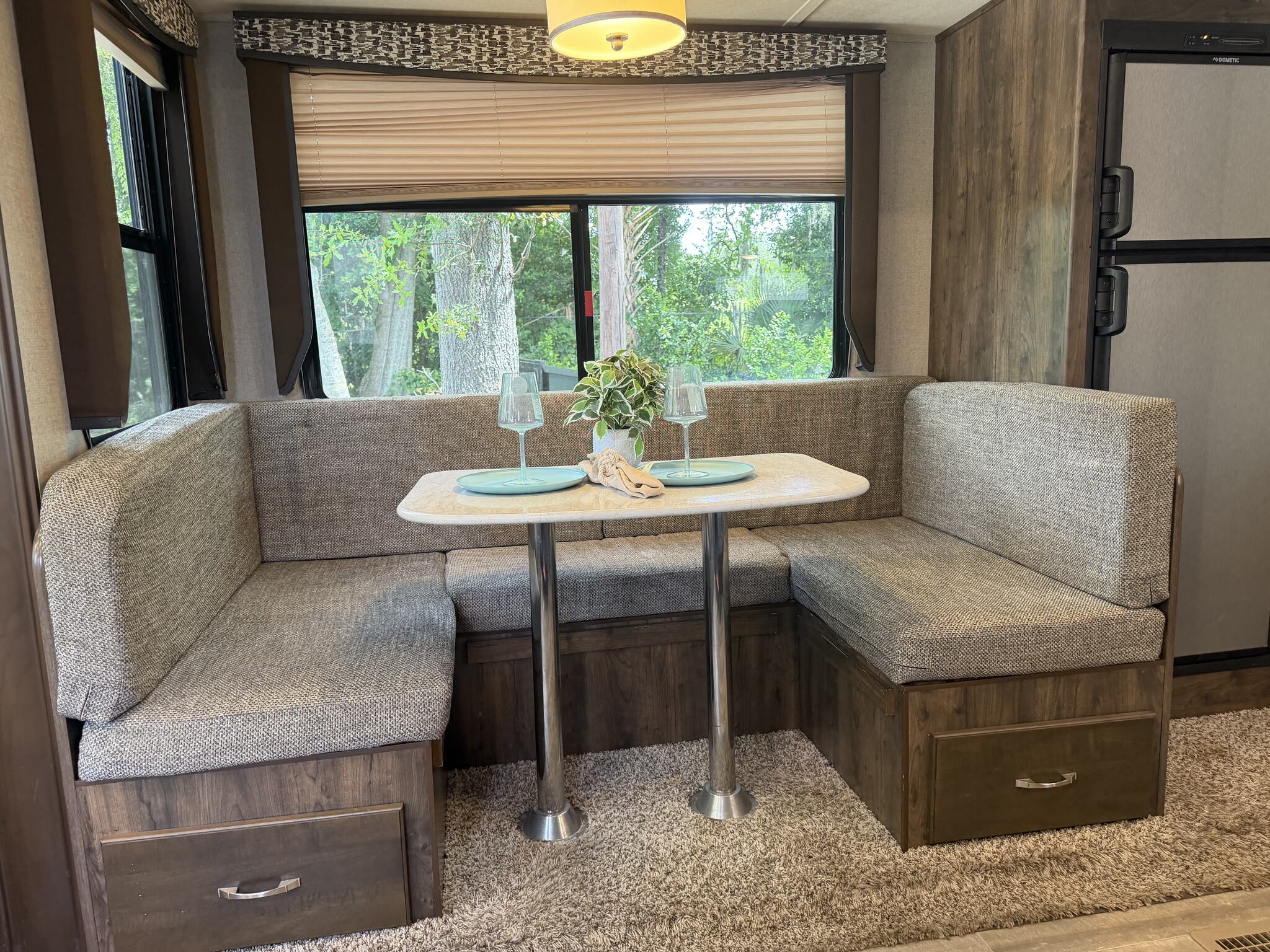 2018 Dutchmen Aerolite Astoria 2513RLF, $ 19,995