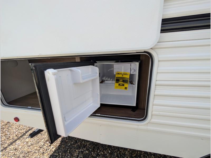 2027 Winnebago Access 25BH, $ 39,998