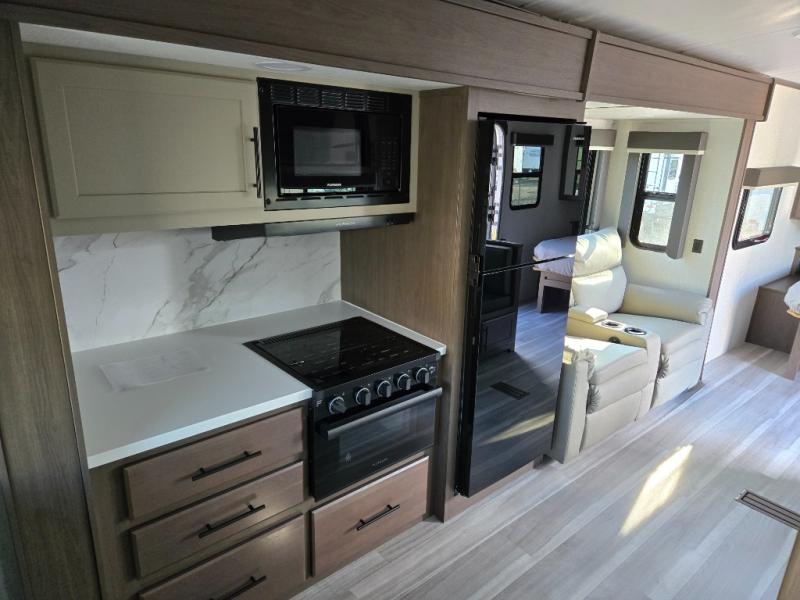 2026 Keystone Cougar Half-Ton (Travel Trailer) 22M, $ 42,998