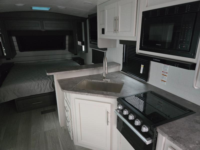 2026 Keystone Cougar Half-Ton (Travel Trailer) 22R, $ 35,998