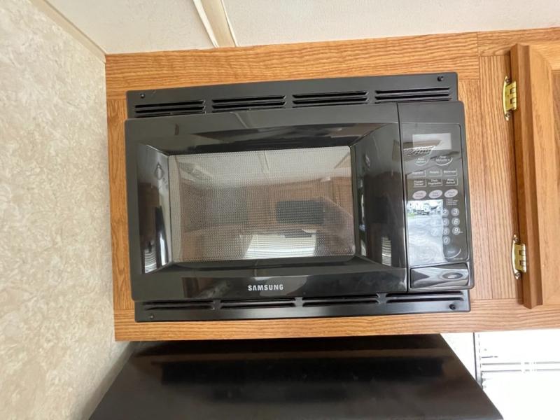 2004 Fleetwood Pioneer 18T6, $ 8,998
