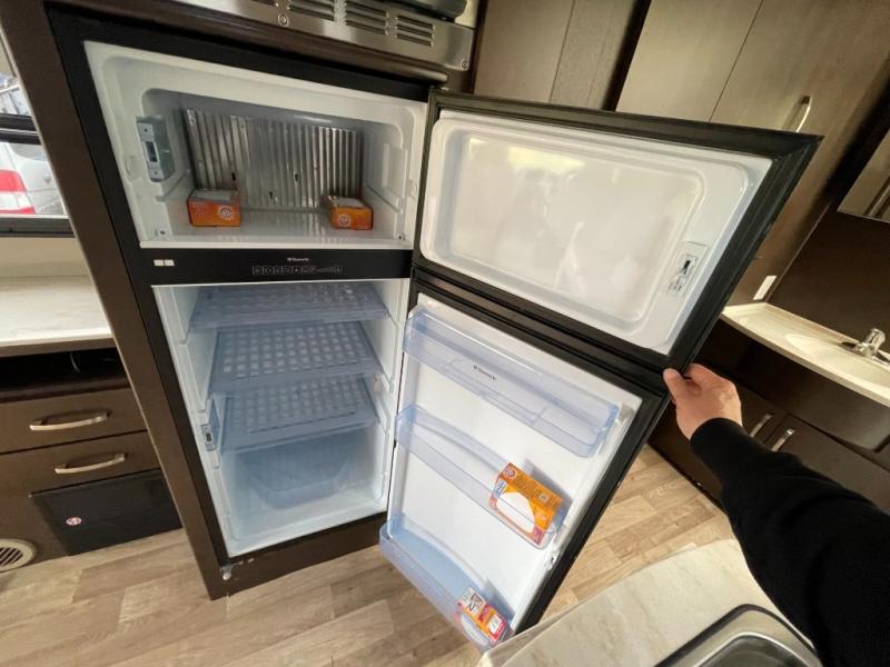 2015 Leisure Travel Vans Unity U24MB, $ 99,990