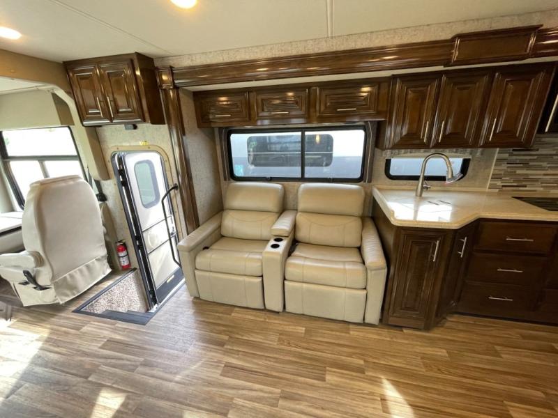 2019 Thor Motor Coach Miramar MIRAMAR, $ 89,998
