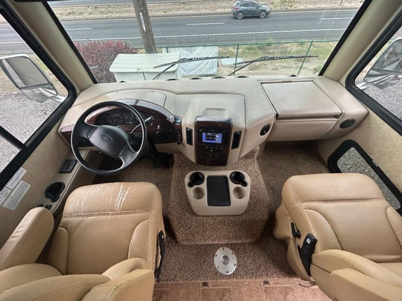 2015 Thor Motor Coach Hurricane 34E, $ 55,995