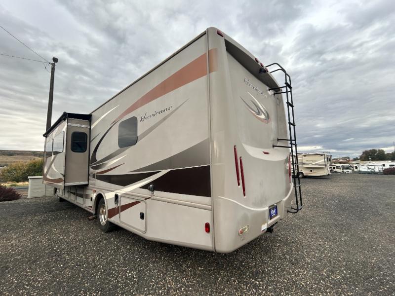 2015 Thor Motor Coach Hurricane 34E, $ 55,995