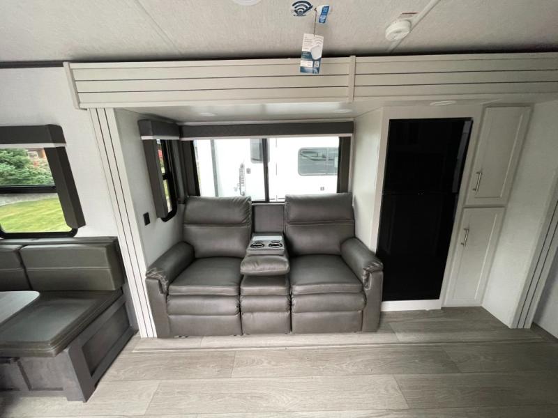 2025 Keystone Cougar Half-Ton (Travel Trailer) 25R, $ 39,998