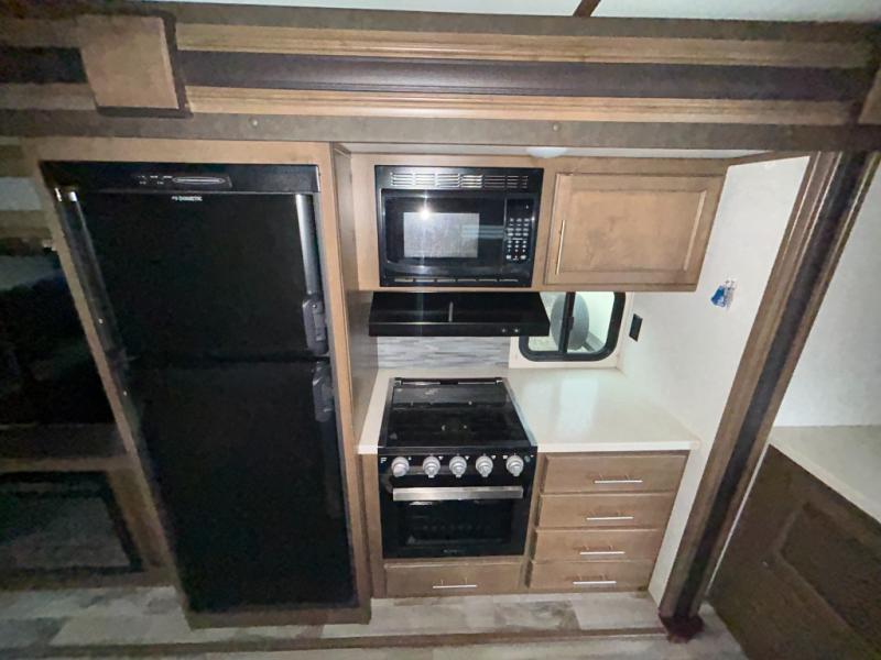 2019 Keystone Cougar Half-Ton (East) 32RLI, $ 34,995