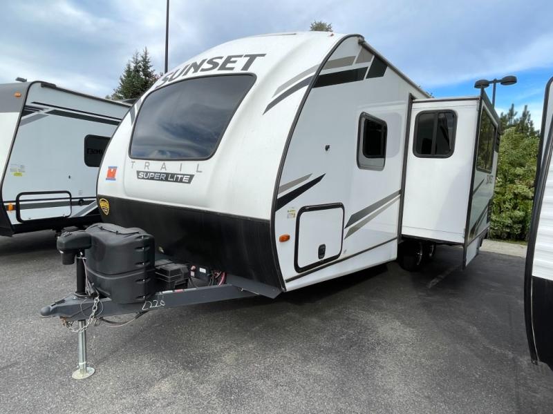 2022 CrossRoads Sunset Trail Super Lite SS222RB, $ 29,990